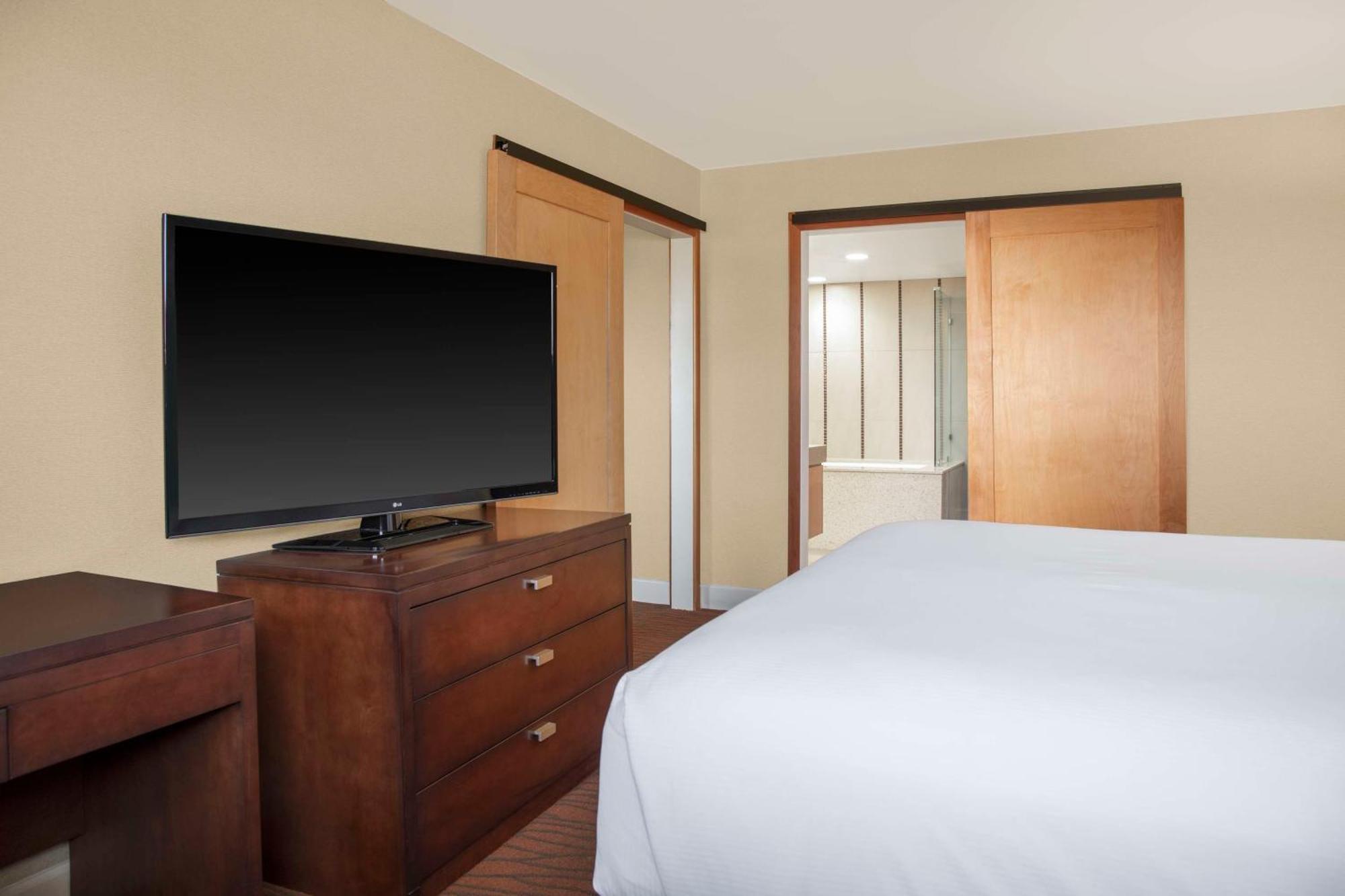 Hilton Orange County/Costa Mesa Hotel Exterior photo